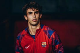 多森穆超远压哨！折叠命中logo三分这位置似曾相识