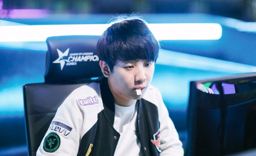 股势头一举 股势头一举